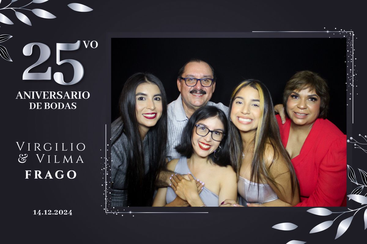 Foto impresa con marco personalizado en un 25 aniversario de bodas